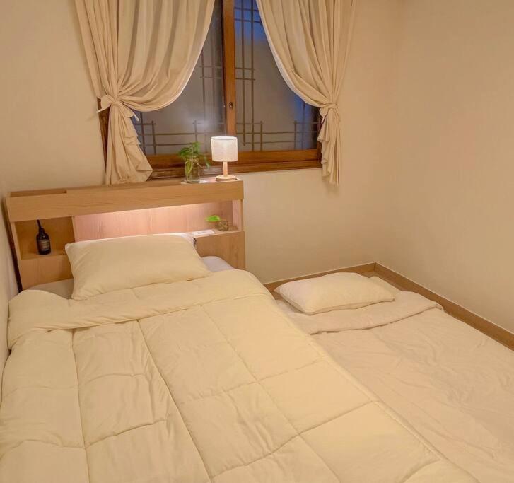 6 Gyeongbokgung Palace Apartment Seoul