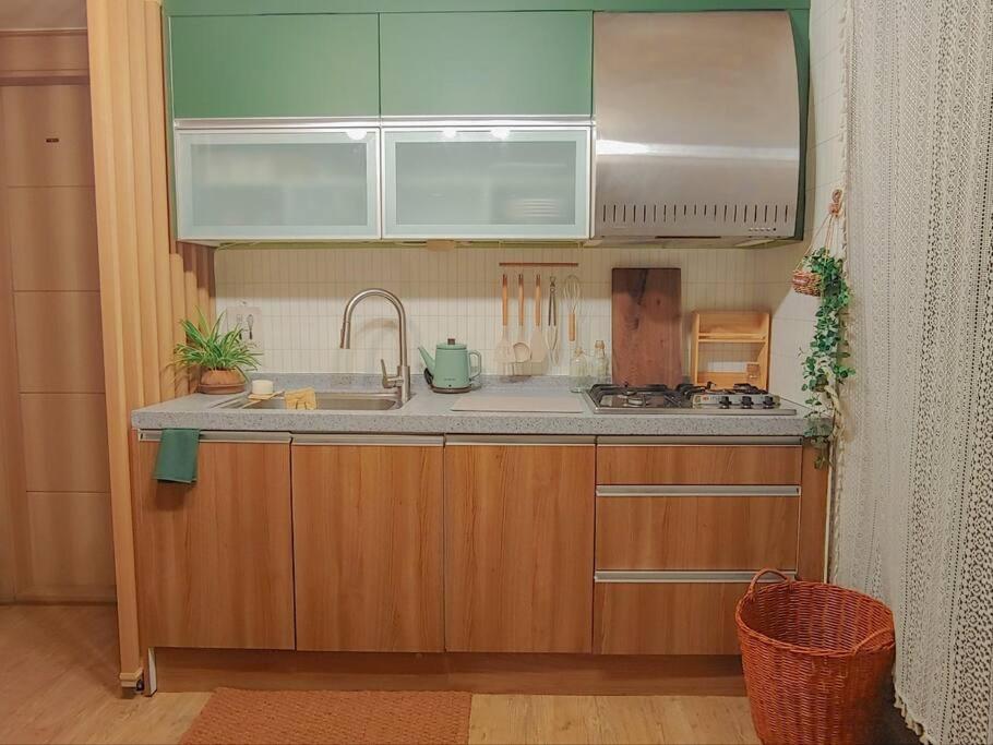 6 Gyeongbokgung Palace Apartment Seoul
